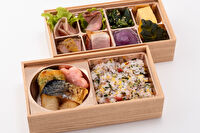 肉割烹 かわ井-彩り梅ちりめんと塩サバの2段弁当