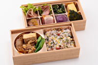 肉割烹 かわ井-彩り梅ちりめんと牛すき焼き2段弁当