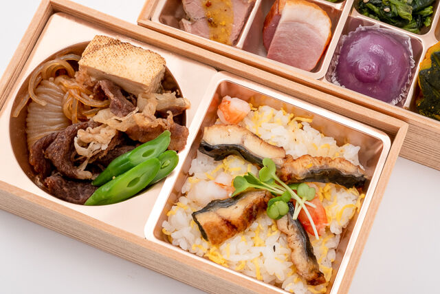 鰻と海老のチラシ寿司と牛すき焼き2段弁当