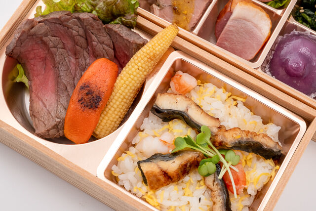 鰻と海老のチラシ寿司と国産牛カルビステーキの2段弁当