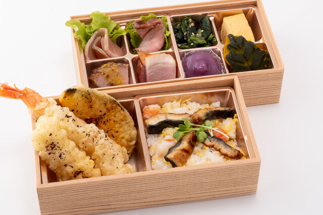 鰻と海老のチラシ寿司と天ぷら2段弁当