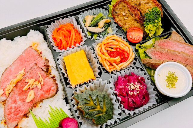 美味しい生活『肉食創色』-黒毛和牛のローストビーフ（牛たん焼と国産牛のメンチカツ）