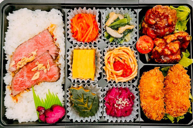 美味しい生活『肉食創色』-黒毛和牛ローストビーフ（大粒カキフライと黒酢唐揚げ）