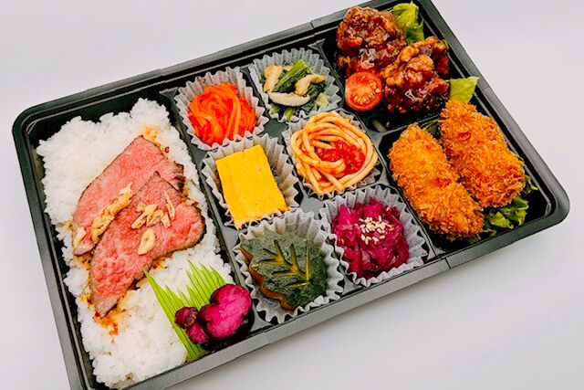 美味しい生活『肉食創色』-黒毛和牛ローストビーフ（大粒カキフライと黒酢唐揚げ）