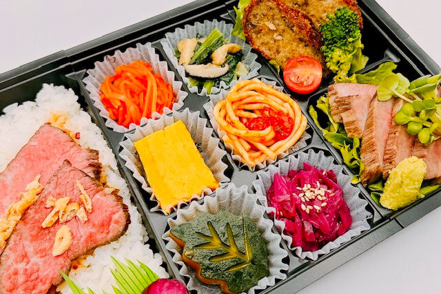 美味しい生活『肉食創色』-黒毛和牛ローストビーフ（黒毛和牛A5カルビと国産牛のメンチカツ）