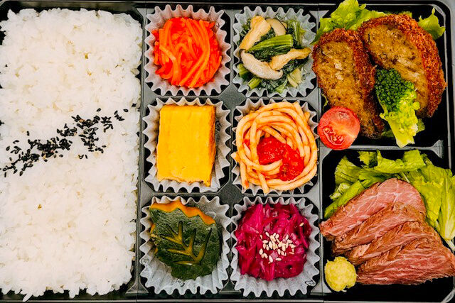 美味しい生活『肉食創色』-牛ハラミ焼肉と国産牛100％メンチカツ