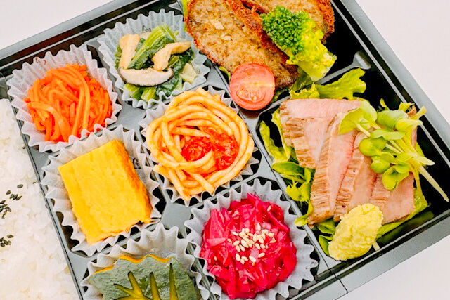 美味しい生活『肉食創色』-黒毛和牛A5カルビステーキと国産牛100％メンチカツ