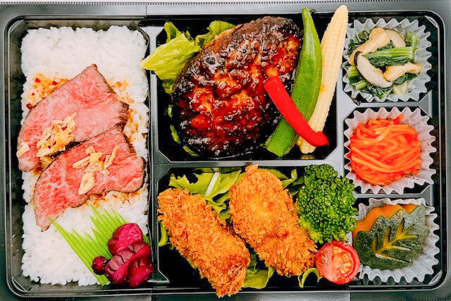 美味しい生活『肉食創色』-やわらかハンバーグ（黒毛和牛ローストビーフ＆広島産大粒カキフライ）