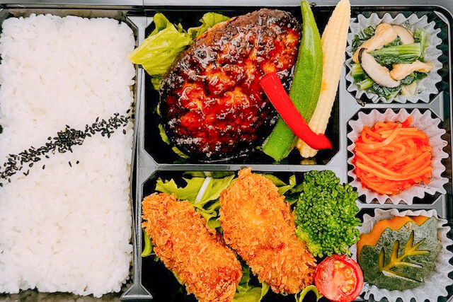 美味しい生活『肉食創色』-やわらかハンバーグ（広島産大粒カキフライ）