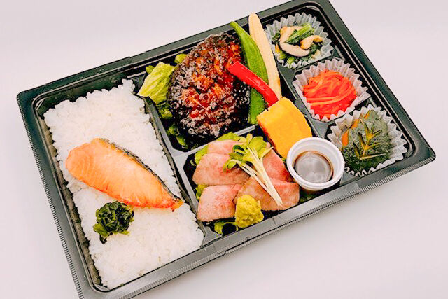 美味しい生活『肉食創色』-やわらかハンバーグ（鮭の塩焼き＆黒毛和牛A5カルビステーキ）