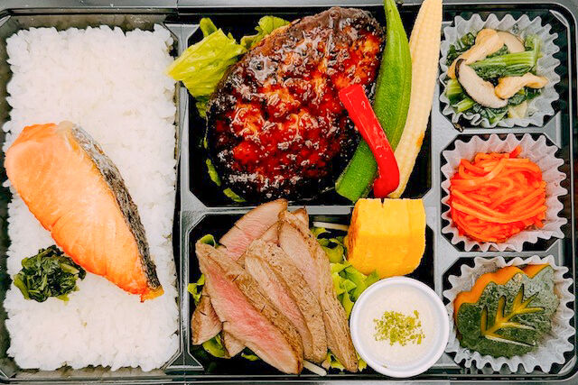 美味しい生活『肉食創色』-やわらかハンバーグ（鮭の塩焼き＆牛たん塩焼き）
