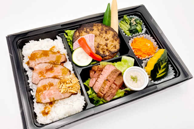 美味しい生活『肉食創色』-黒毛和牛のローストビーフ重とやわらかハンバーグ（牛たん塩焼き）
