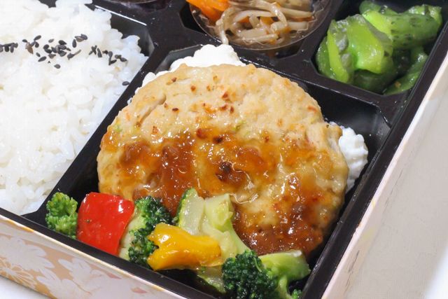 にくとごはん-【にくとごはん】ヘルシー豆腐ハンバーグと地中海野菜〔お好み幕の内弁当〕