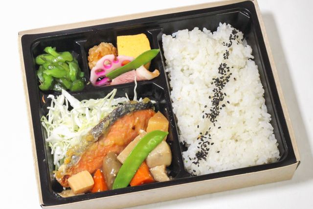 にくとごはん-【にくとごはん】しゃけと筑前煮〔お好み幕の内弁当〕