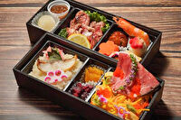 肉鮨吉田-肉ちらしと鯛おこわとステーキの二段重