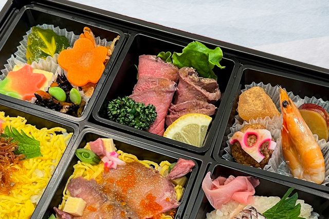 肉鮨吉田-【牛肉ちらし・鯛おこわ・ちりめん山椒ご飯】和風ローストビーフ御膳