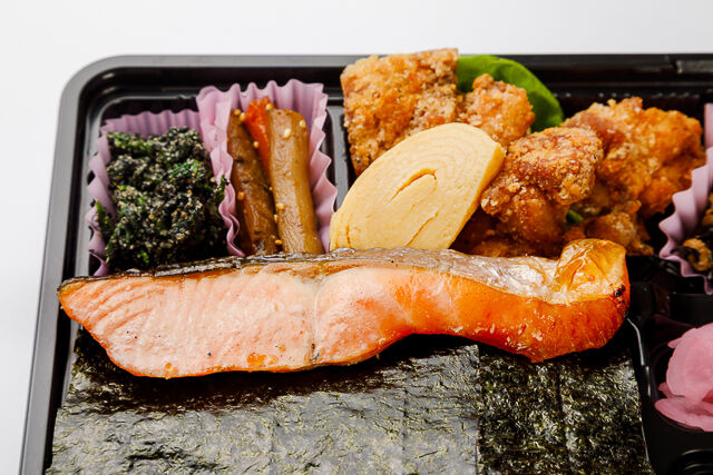 【有明産海苔弁当】手仕込み唐揚げと銀鮭～和惣菜と一緒に～
