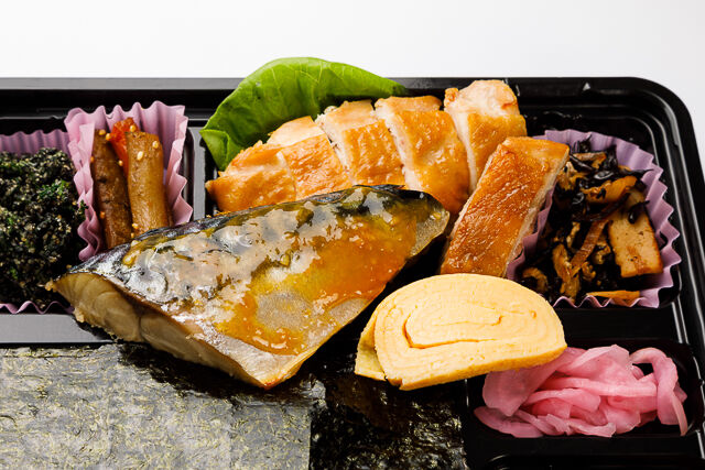 【有明産海苔弁当】照焼チキンと鯖西京焼き～和惣菜と一緒に～