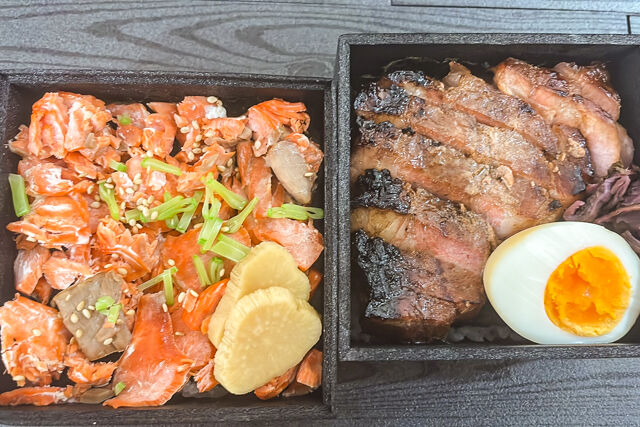 のり重 江戸屋-もち豚鮭ほぐし二段のり重