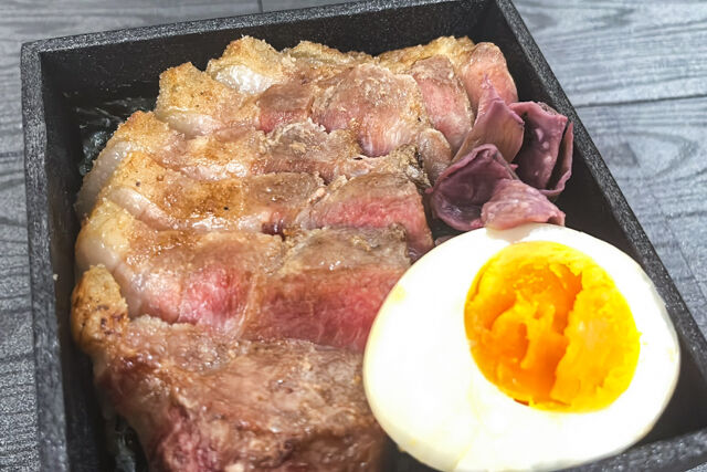 のり重 江戸屋-紅鮭塩焼きと和もち豚の二段のり重