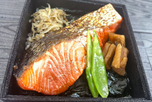 のり重 江戸屋-銀鱈西京焼きと塩鮭二段のり重