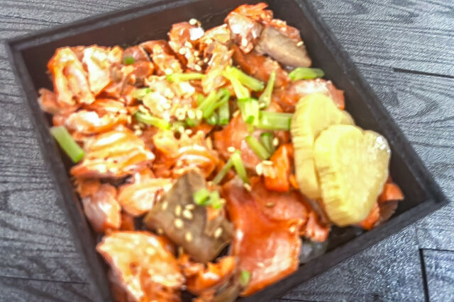 のり重 江戸屋-鮭の幽庵焼きと鮭ほぐし二段のり重