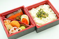 お弁当 仕出し しんじょう-焼きトロサーモンの彩り二段