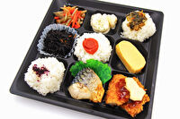 九州で人気のお弁当TOMY-9マス弁当（1）塩サバ／チキン南蛮
