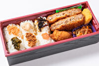 織田-6種の俵結び弁当＜メンチカツ＆唐揚＞