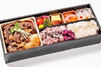お福-牛すき焼きと二種のお米の弁当