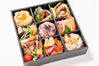 お福-牛ランプステーキとカルビ焼彩おかずと三種のお米の極み弁当
