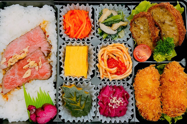 おもてなし『縁讃』-広島産大粒カキフライと国産牛のメンチカツ（黒毛和牛ローストビーフ）