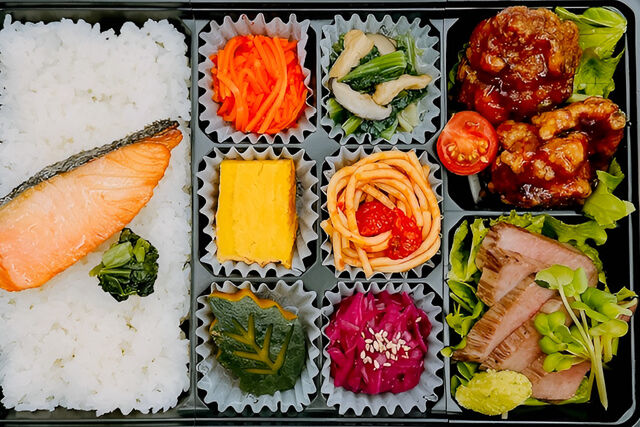 おもてなし『縁讃』-黒毛和牛A5カルビステーキと黒酢唐揚げ（鮭ごはん）