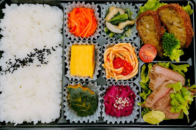 おもてなし『縁讃』-黒毛和牛A5カルビステーキと国産牛100％メンチカツ