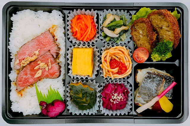 おもてなし『縁讃』-自家製鰆西京焼きと国産牛のメンチカツ（黒毛和牛ローストビーフ）