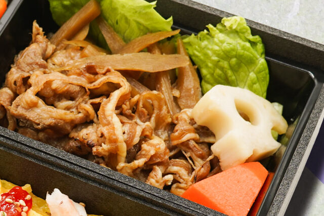 大坂はち福太閤さん-豪華鯛と筋子ちらし寿司名物牛しぐれの二段重