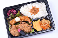 大阪手づくり弁当 はまよし-2種のおかずが楽しめる！唐揚げ＆エビフライ弁当