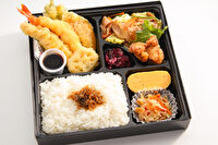 大阪手づくり弁当 はまよし-海老天・鶏天と豚野菜炒め幕の内デラックス