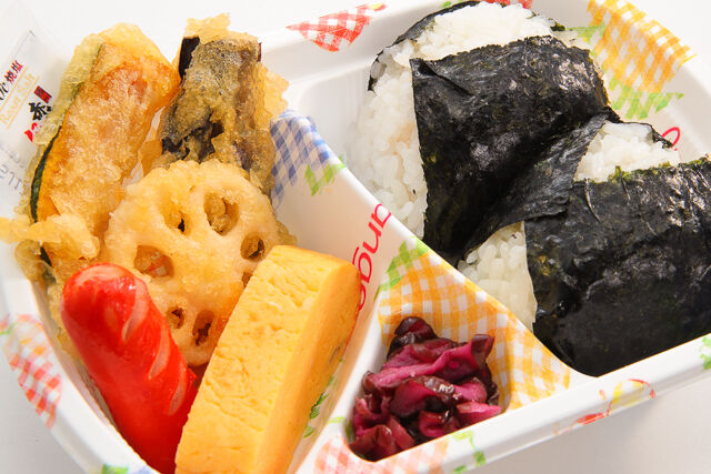 選べる具材、国産米おにぎり野菜天ぷら弁当