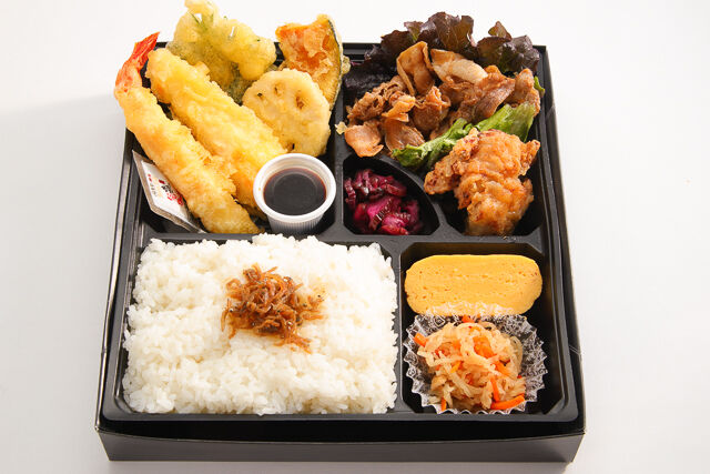 大阪手づくり弁当 はまよし-海老天・鶏天と豚生姜焼き幕の内デラックス