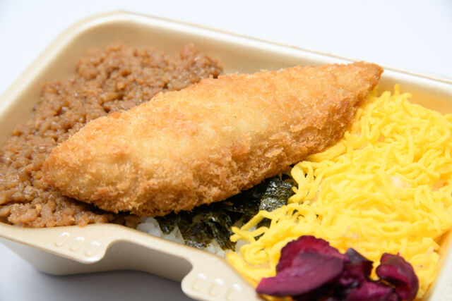 大阪手づくり弁当 はまよし-鶏そぼろ白身フライ飯BOX