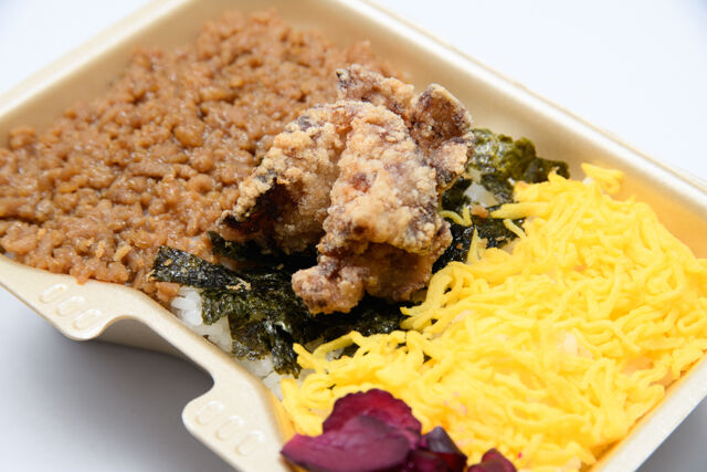 大阪手づくり弁当 はまよし-鶏そぼろ唐揚げ飯BOX