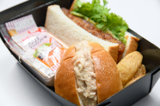 大阪手づくりサンドイッチ ミカサンド-メンチカツサンド＆ツナロール