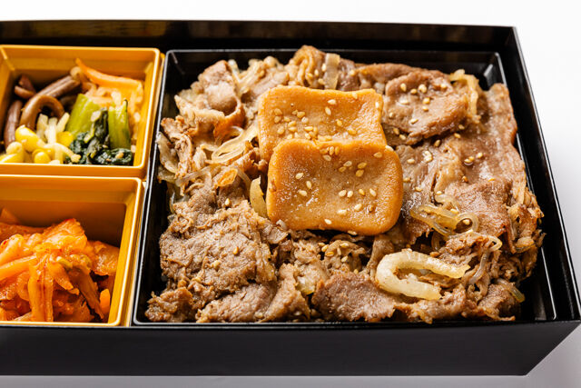 大阪焼肉・ホルモン ふたご-【熨斗対応可】【お茶付き】黒毛和牛のすき焼き弁当