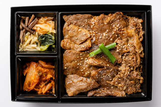大阪焼肉・ホルモン ふたご-【熨斗対応可】カルビとハラミと名物ふたごのトリプル弁当