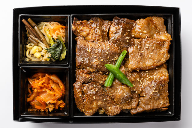 大阪焼肉・ホルモン ふたご-【熨斗対応可】カルビとハラミのハーフ＆ハーフ弁当