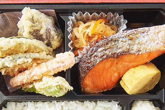 銀鮭塩焼きと季節の野菜天ぷら御膳