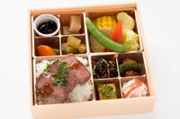 彩美庵 樂-raku--【熨斗対応可】おもてなし和菜膳～彩り蒸し野菜と柔らか牛ステーキ～