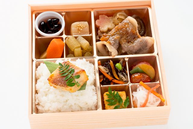 彩美庵 樂-raku--【熨斗対応可】おもてなし和菜膳‐黒毛和牛すき焼きと赤魚西京焼き‐