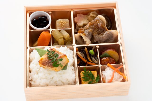 【熨斗対応可】おもてなし和菜膳～黒毛和牛すき焼きと赤魚西京焼き～